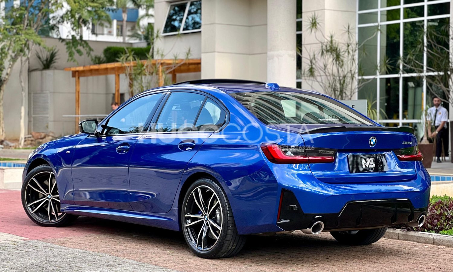 BMW-320I-2.0-TURBO-M-SPORT-2023-8